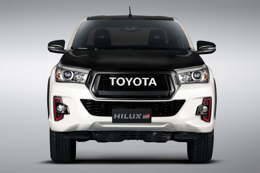  Toyota Hilux GR Sport Double Cab 2018 года  (LA) (фото 3 из 19)